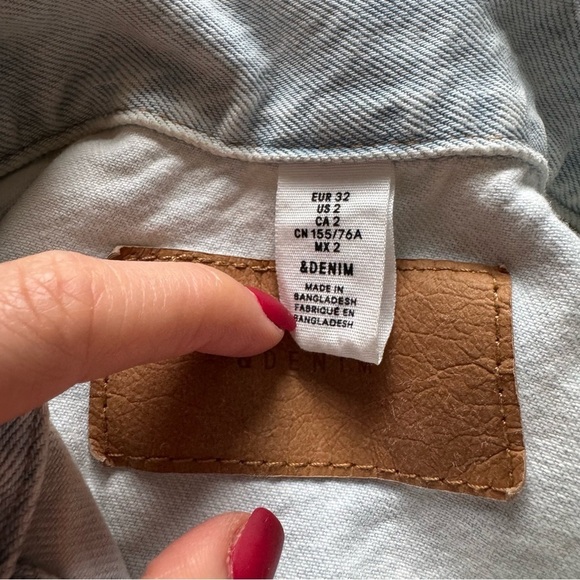 H&M & denim jean jacket light wash 2 - Picture 3 of 7
